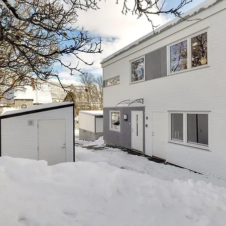 Kais Sauna, Jacuzzi, Cinema And Balcony House! Location * Tromsø