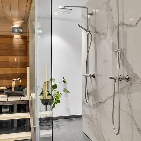 公寓 Kais Sauna, Jacuzzi, Cinema And Balcony House! Location *