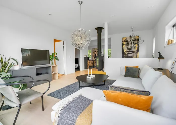 Kais & Cinema House & Modern