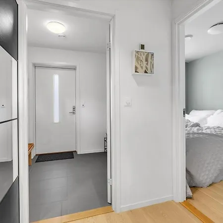 Apartment Kais Sauna, Jacuzzi, Cinema And Balcony House! Location Tromsø