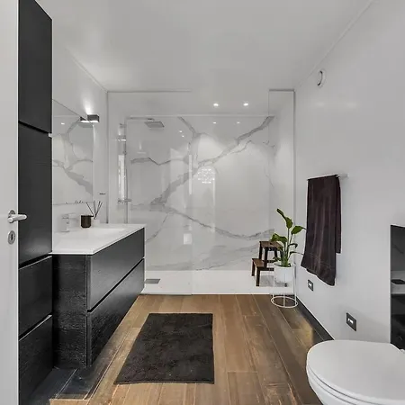 Apartment Kais Sauna, Jacuzzi, Cinema And Balcony House! Location *