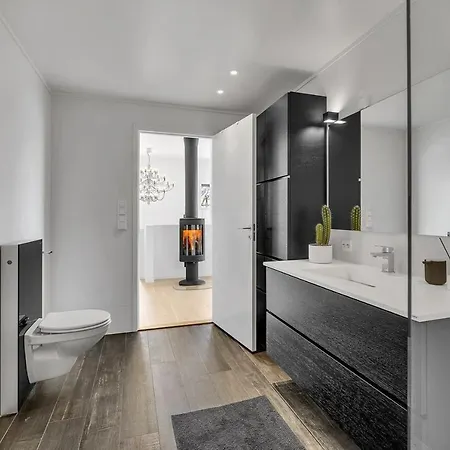 Kais Sauna, Jacuzzi, Cinema And Balcony House! Location Tromsø