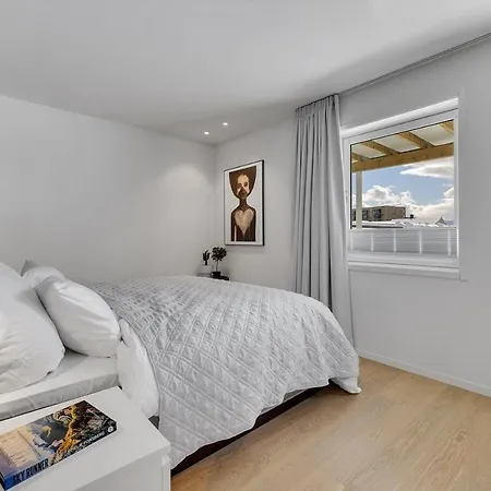 Kais Sauna, Jacuzzi, Cinema And Balcony House! Location Apartment *