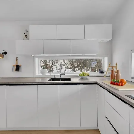 Kais Sauna, Jacuzzi, Cinema And Balcony House! Location * Tromsø