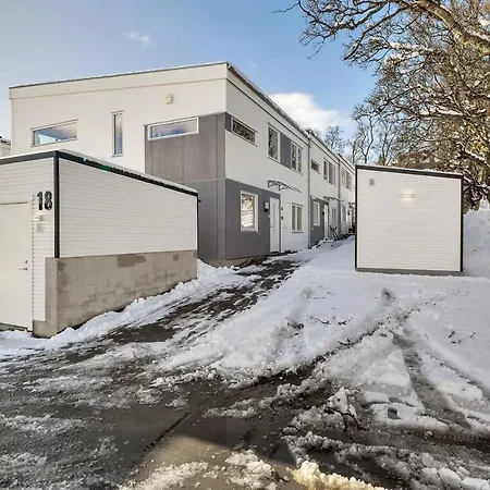 Kais Sauna, Jacuzzi, Cinema And Balcony House! Location Apartment *