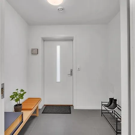 Apartment Kais Sauna, Jacuzzi, Cinema And Balcony House! Location Tromsø