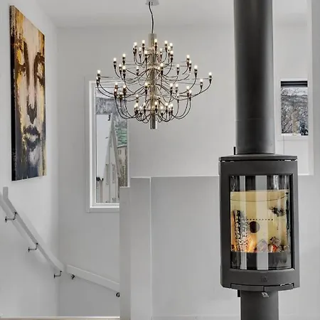 Kais Sauna, Jacuzzi, Cinema And Balcony House! Location Apartment Tromsø