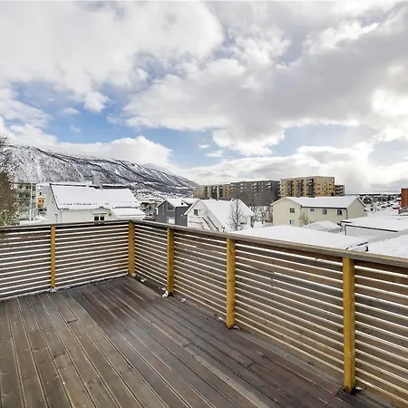 Kais Sauna, Jacuzzi, Cinema And Balcony House! Location